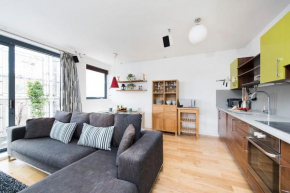 Stylish 2BR flat with balcony, near King's Cross!